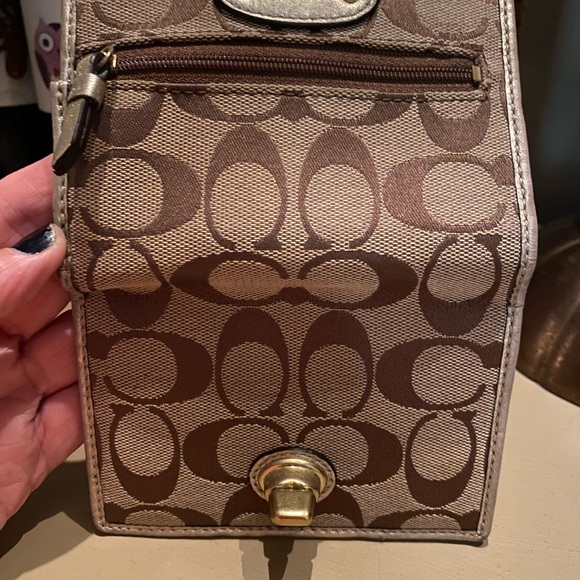 Coach Signature Wallet - Picture 6 of 9
